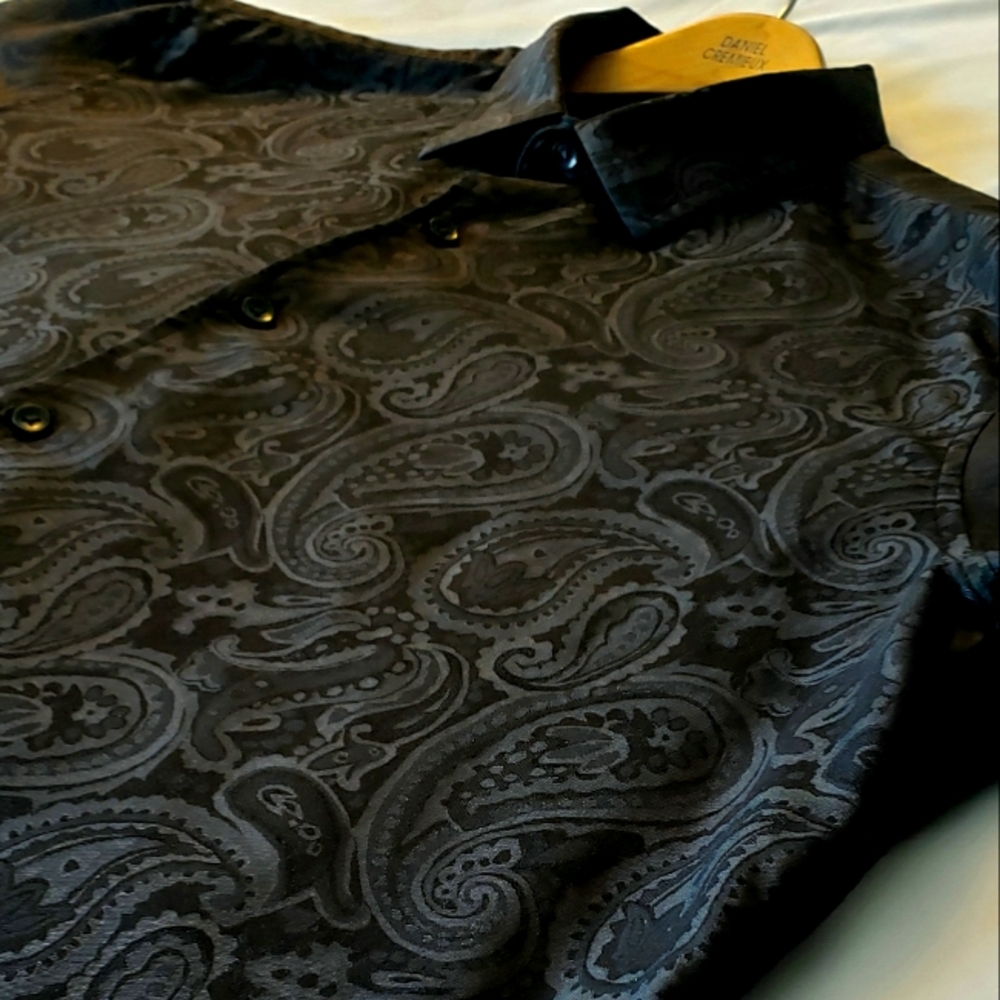 Tasso Elba XL Button Down Shirt - Perfect for the night out. Paisley Print.